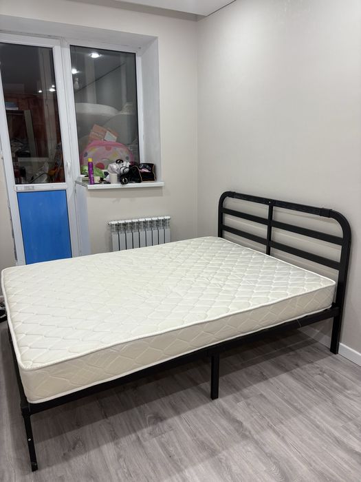 Спальный кровать с матрасом