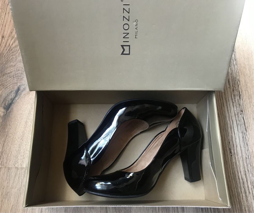 Vand pantofi negri Minozzi marimea 36,5 toc 8 cm