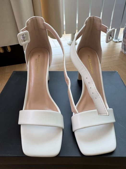 Белая босоножка 39 р