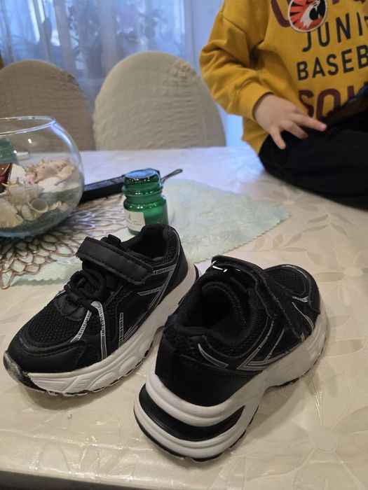 2 чифта Детски маратонки 27