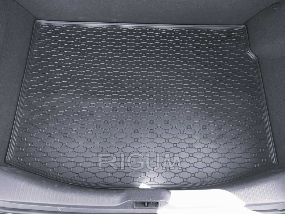 Гумени стелки или багажник RENAULT MEGANE III 3 от 2006 до 2015г.