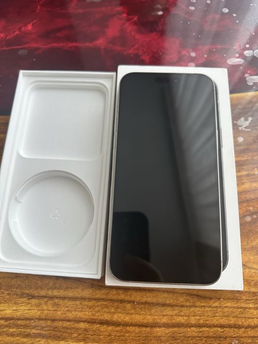 Продам Айфон 15 про макс 256