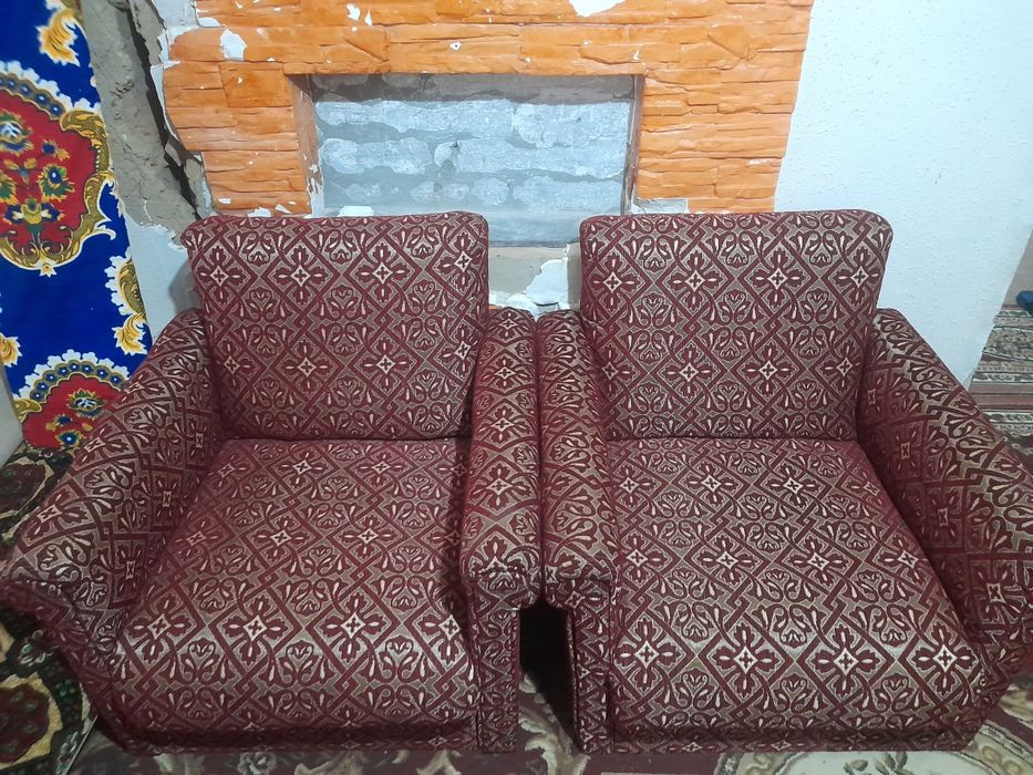 Divan kreslolari bilan yaxshi holatda