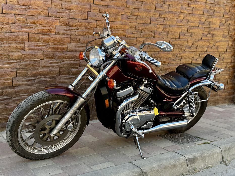 Suzuki Intruder VS 700