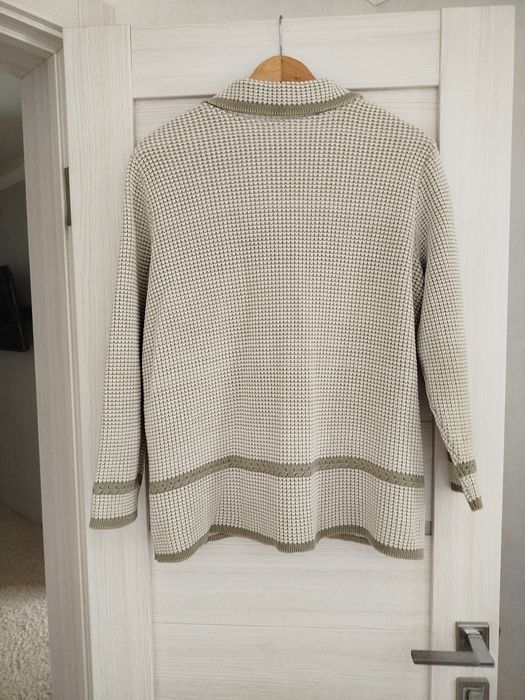 Женская,бежевая,теплая кофта.