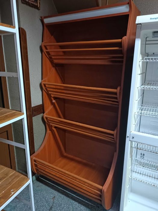 Стелаж за хляб за вертикално поставяне на хляб или франзели.