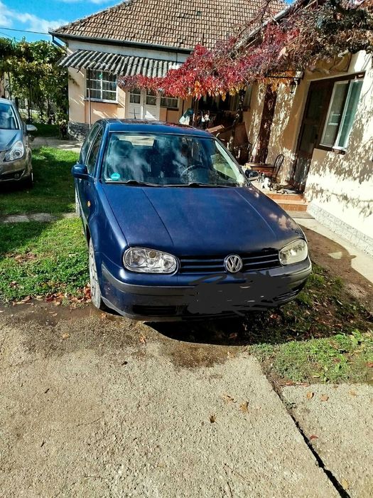 VW Golf 4 - 1.6 Benzina (1998) - Defect ambreiaj - Acte complete, proprietar Descriere: Vând Volkswagen Golf 4, an fabricație 1998,