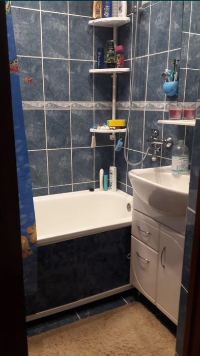 Продам квартиру мкр.д.9.этаж 4