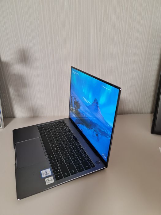 Vând HUAWEI MateBook X Pro – laptop premium, în stare foarte bună