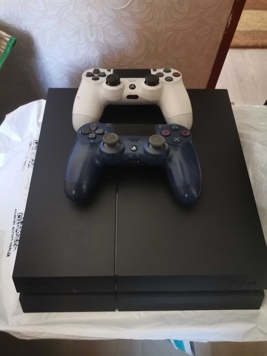 Продам Playstation 4
