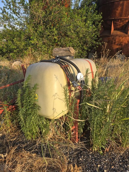 Продавам земеделска техника и инвентар