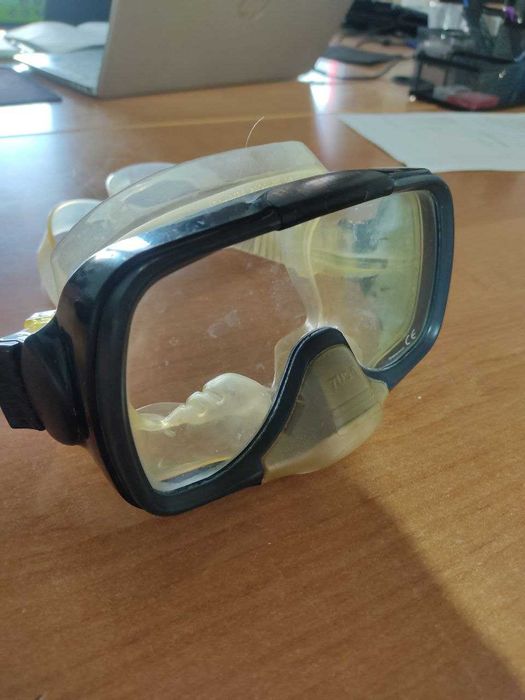 Маска для дайвинга и подводной охоты.
