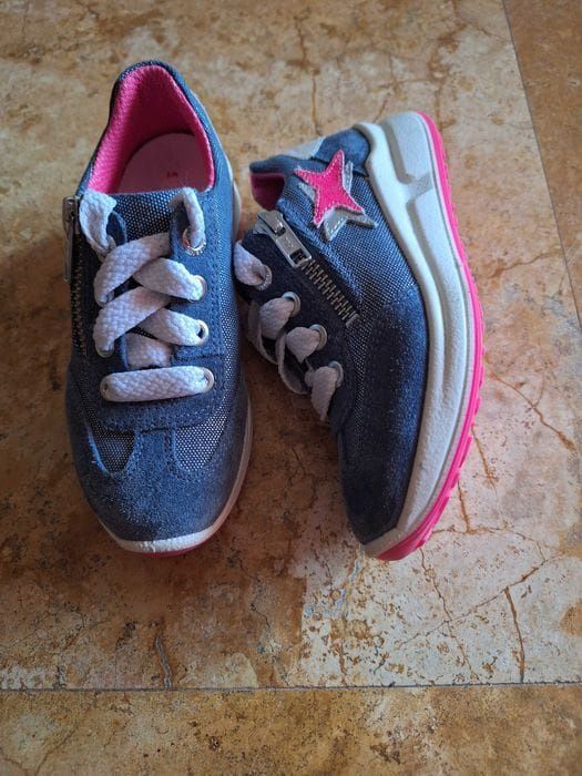 Vând adidași piele 26 copii