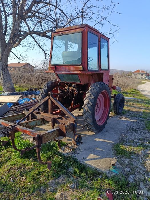 Продавам трактор