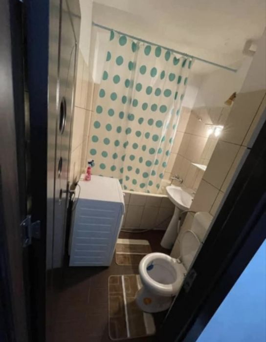 Închiriez Garsoniera