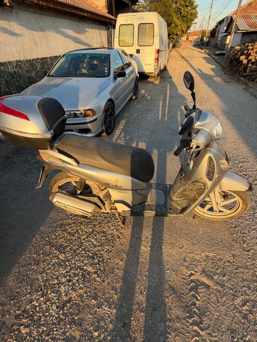 Продавам скутер Хонда сх 150 кубика