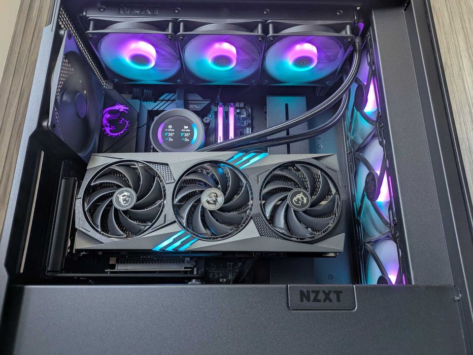 Геймърски компютър с RTX 4080, i7-13700K, 32GB RAM