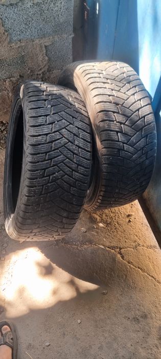Продам зимние шипованные шины
