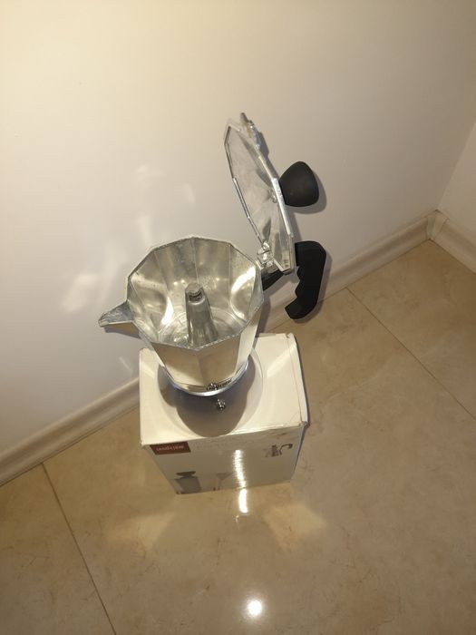 Нова оригинална  голяма кафеварка "La Cafetiere" в кутия! Промоция 15 евро!