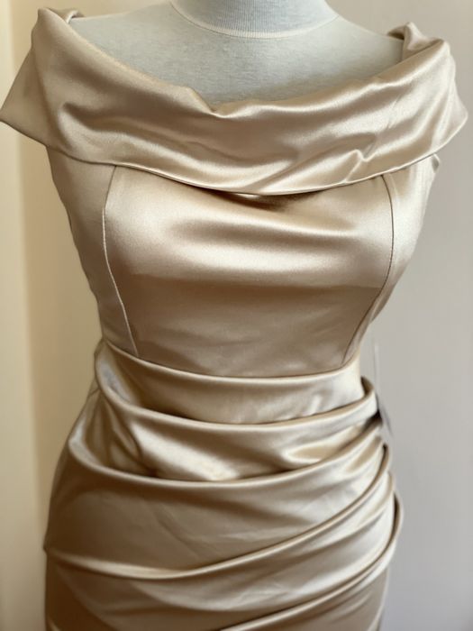 Елегантни, сатенени рокли. Зелен и златист цвят. Размер ХС - С