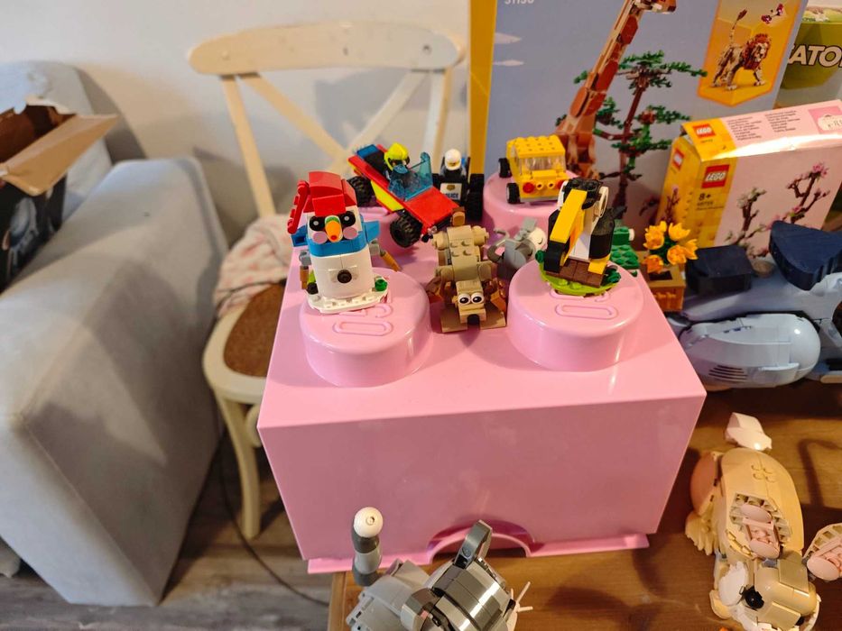 Продавам голям комплект от лего, с книжките, кутиите, LEGO