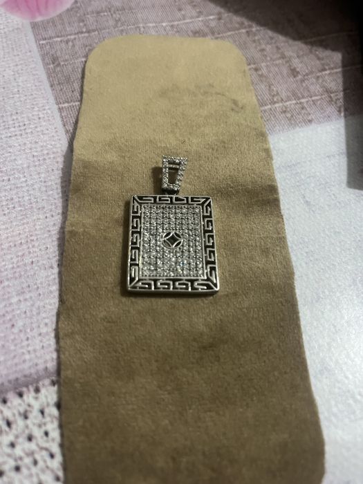 Сребърно колие с камъни