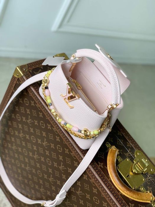 Geanta Louis Vuitton Capucines BB