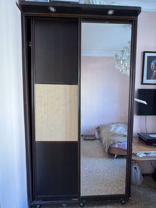 Шкаф-купе с зеркалом