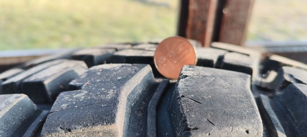 Vând  anvelope Bf Goodrich 235/75/15  și jante originale vitara