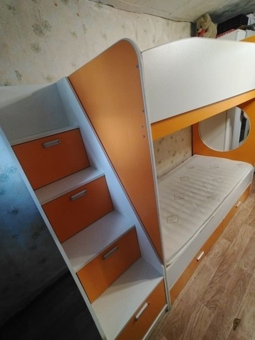 Двухъярусная кровать