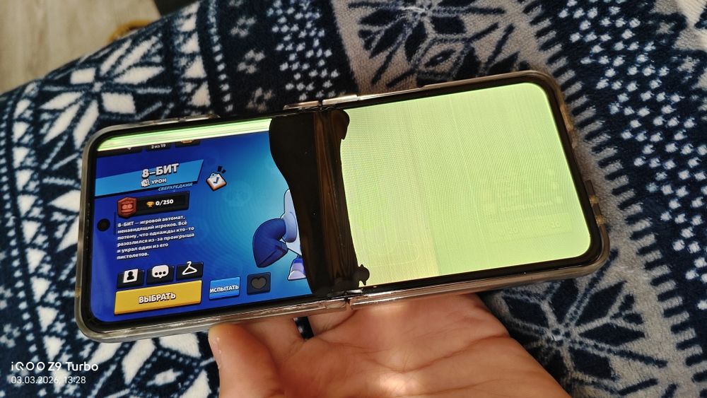 Продаю samsung z flip 5 с минусами