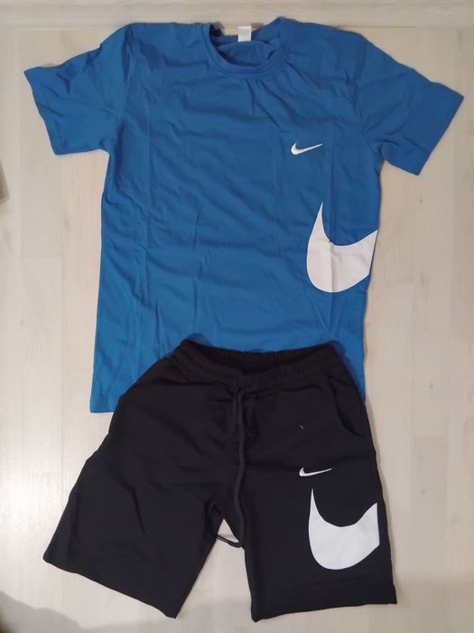 Compleu baieti Nike.