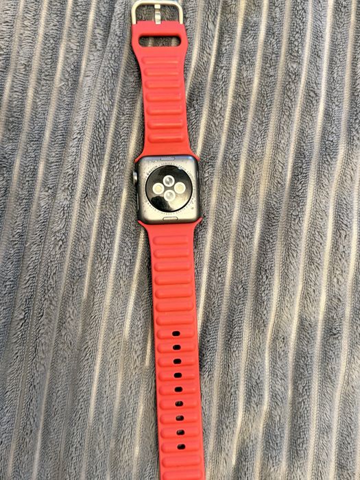 Продам часы apple