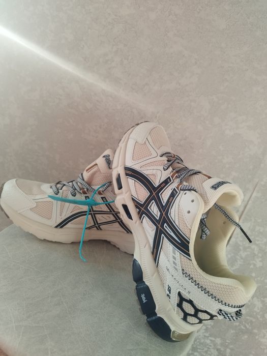 Кроссовки ASICS новые