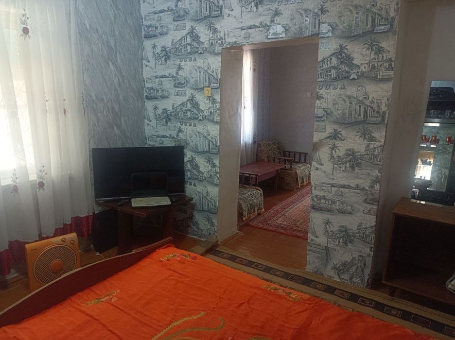 В общем дворе 2 комнаты кухня