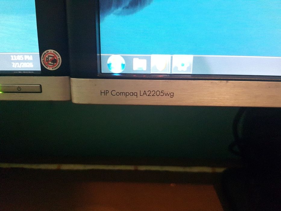 Două Monitoare HP Vechi
