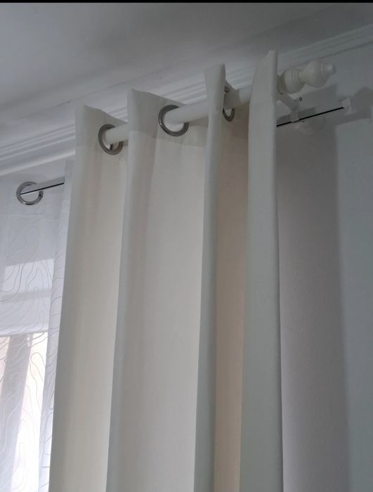 Galerie cu șină de perdea