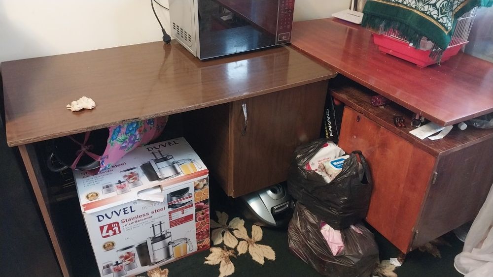 Стол для компьютера и дома