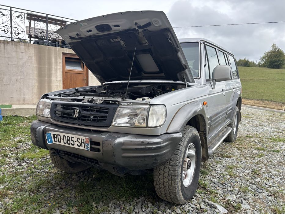 Vand sau schimb Hyundai Galoper 2,5 D 4x4 fara rugina,