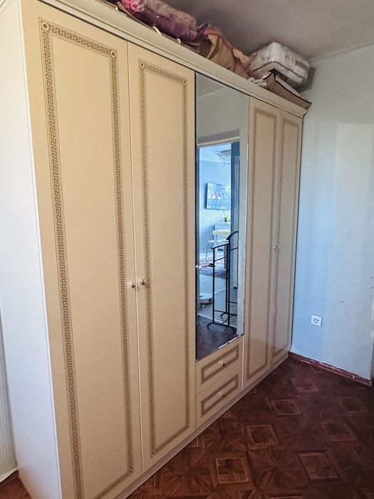 Продается спальный гарнитур
