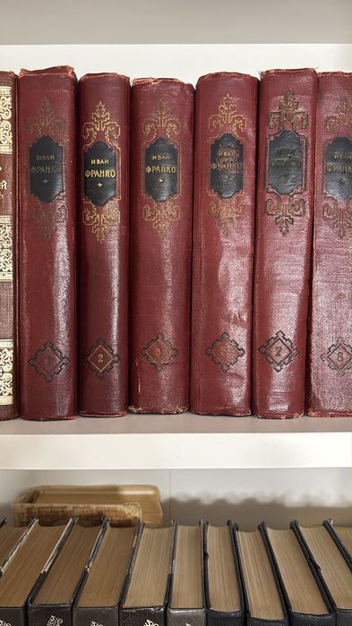 Книги! Срочно продадим книги томами!