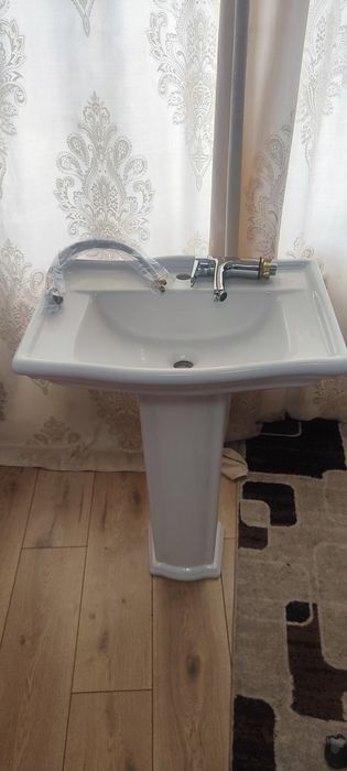 Раковина с пьедесталом