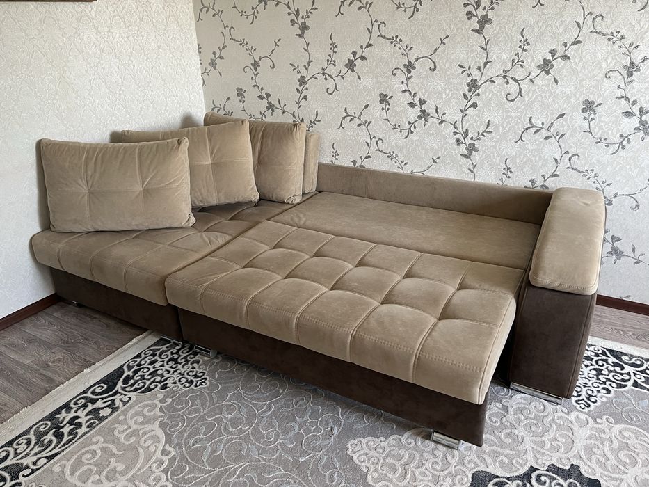 Продам угловой диван. Длина ~2.20м.