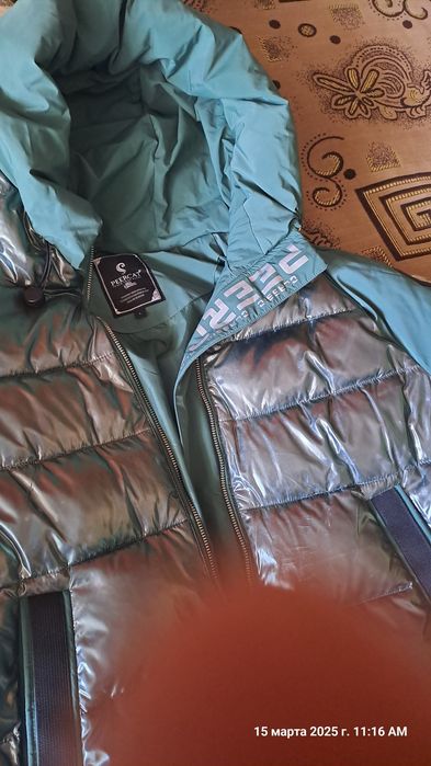 Продам куртку женскую