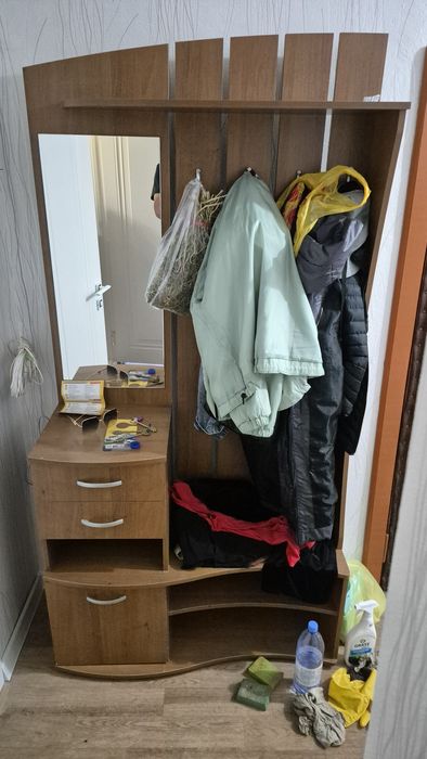 Продам.шкаф. прихожку.