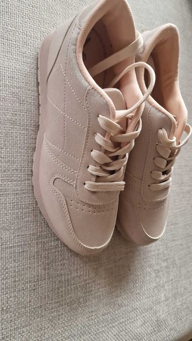 pantofi sport 38; 2 buc la 250  div marci