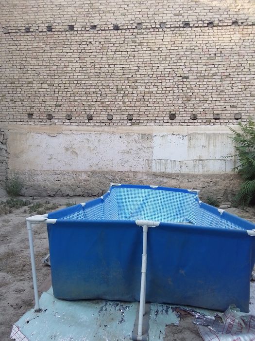basseyn hech qayeriga hech narsa boʻlmagan