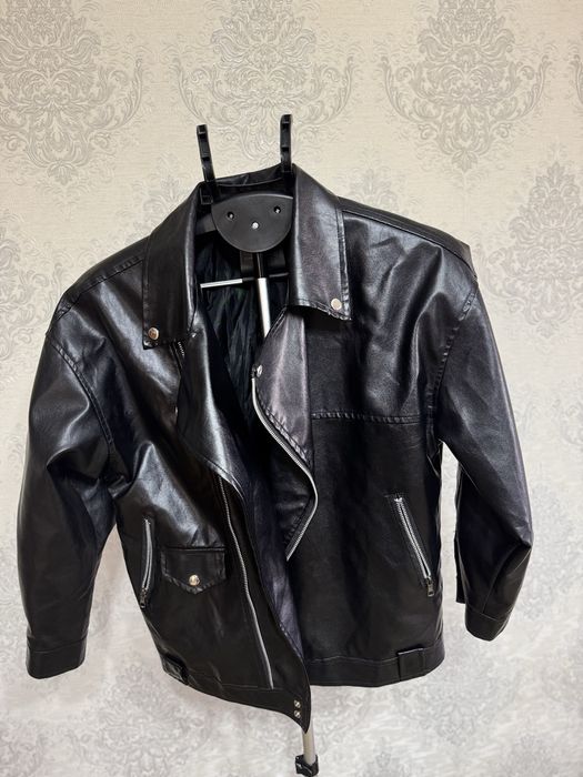 Кожаннная черная куртка