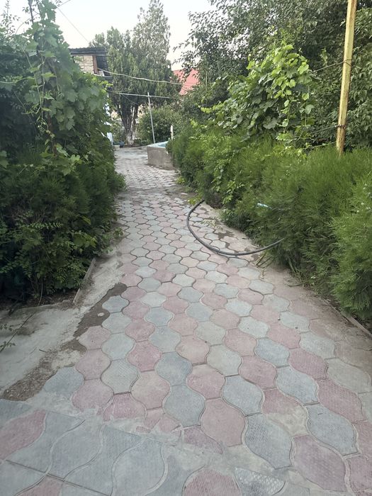 Продаю два дома на участке12сот земли можно под застройку