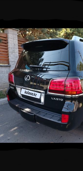 Деталь заднего бампера Lexus LX570